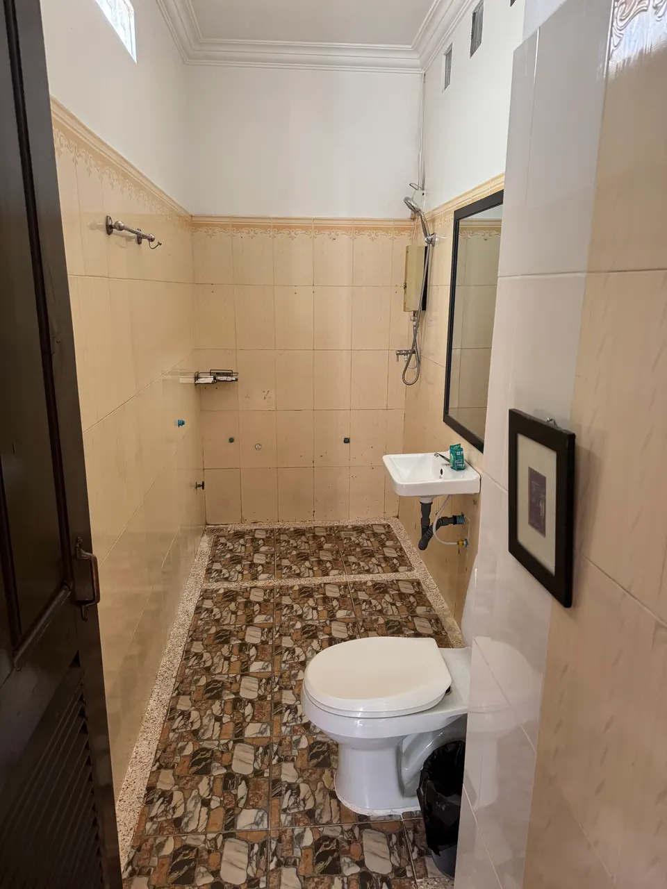 Bathroom with rain-pebble floor and hot shower